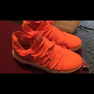 KD 10 orange Size 11